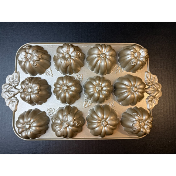Nordic Ware Pumpkin Patch Pan 12 Mini Bundts 6 Cups - Picture 1 of 8